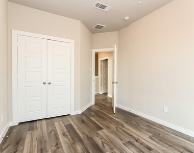 357 N Centro Circle - Photo Thumbnail 12