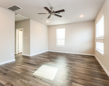 357 N Centro Circle - Photo Thumbnail 10