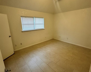 2722 8th Avenue N - Photo Thumbnail 5