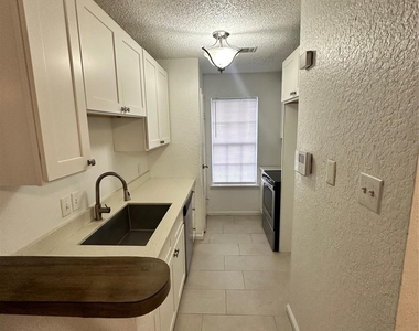 2722 8th Avenue N - Photo Thumbnail 3