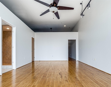 1312 Live Oak Street - Photo Thumbnail 11