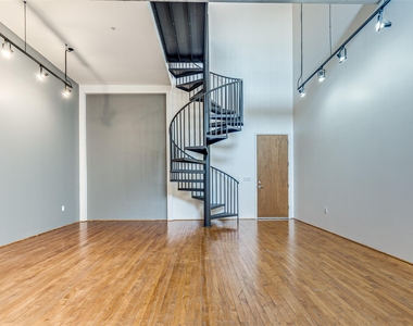 1312 Live Oak Street - Photo Thumbnail 4