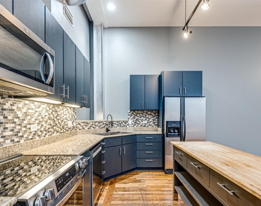 1312 Live Oak Street - Photo Thumbnail 8