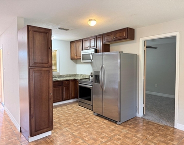 909 Rittenhouse Street - Photo Thumbnail 4