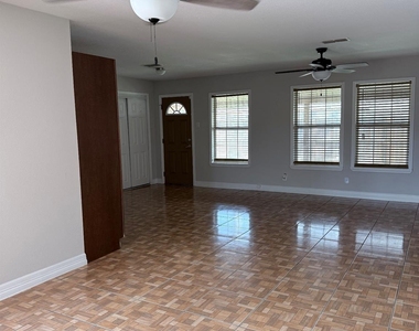 909 Rittenhouse Street - Photo Thumbnail 3