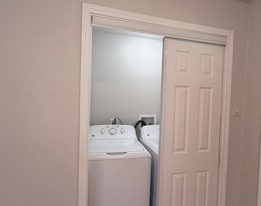 909 Rittenhouse Street - Photo Thumbnail 8