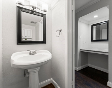 14515 Wunderlich Drive - Photo Thumbnail 6