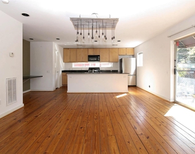 2819 Crawford - Photo Thumbnail 3