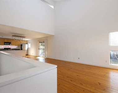 2819 Crawford - Photo Thumbnail 9