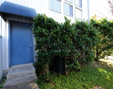 2819 Crawford - Photo Thumbnail 1
