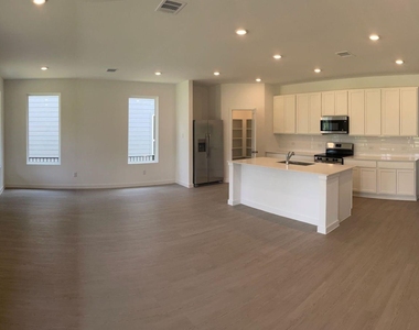 545 Shoreview Drive - Photo Thumbnail 6