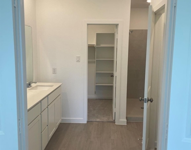 545 Shoreview Drive - Photo Thumbnail 10
