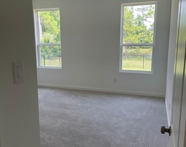 545 Shoreview Drive - Photo Thumbnail 9