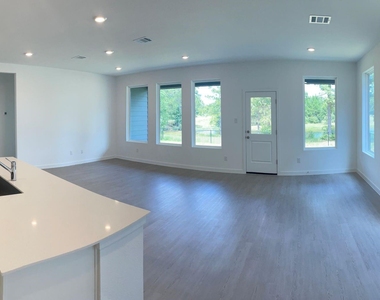 545 Shoreview Drive - Photo Thumbnail 8