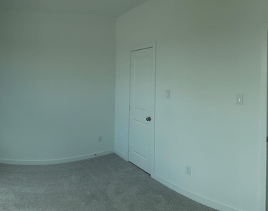 545 Shoreview Drive - Photo Thumbnail 20