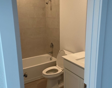 545 Shoreview Drive - Photo Thumbnail 21