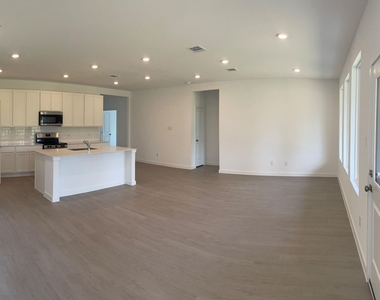 545 Shoreview Drive - Photo Thumbnail 7