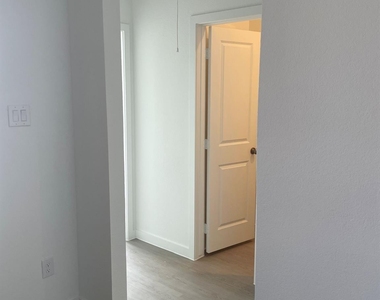 545 Shoreview Drive - Photo Thumbnail 16