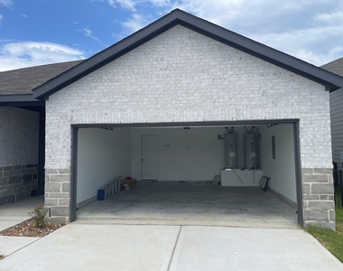 545 Shoreview Drive - Photo Thumbnail 2