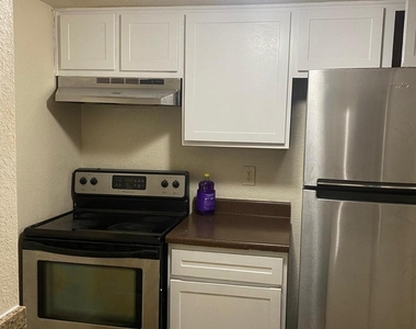 8100 Creekbend Drive - Photo Thumbnail 8