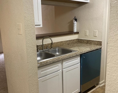 8100 Creekbend Drive - Photo Thumbnail 6