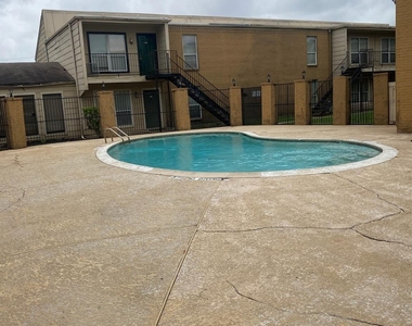 8100 Creekbend Drive - Photo Thumbnail 13