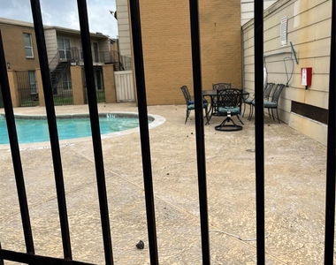8100 Creekbend Drive - Photo Thumbnail 14