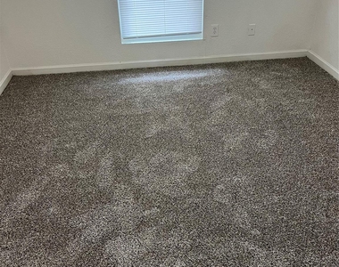 8100 Creekbend Drive - Photo Thumbnail 4