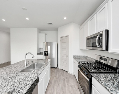 3521 Rockefeller Road - Photo Thumbnail 15