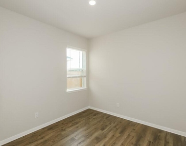7614 Tipton Meadow Way - Photo Thumbnail 10