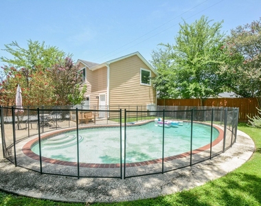 9906 Cedardale Drive - Photo Thumbnail 2