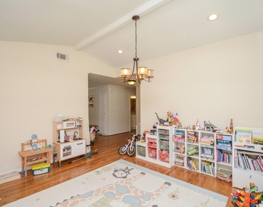 9906 Cedardale Drive - Photo Thumbnail 7