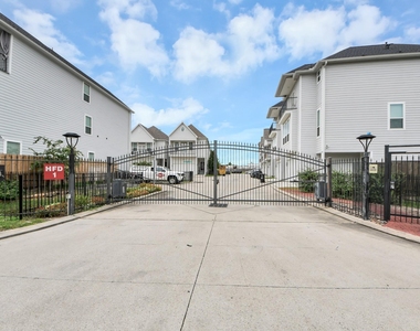 1805 Napa Creek Lane - Photo Thumbnail 1