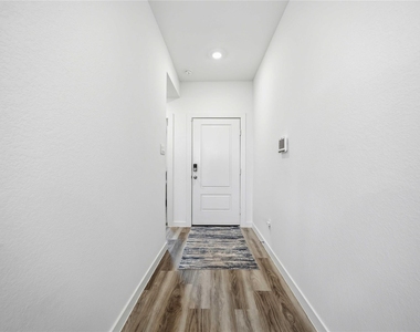 9522 Wall Street - Photo Thumbnail 3