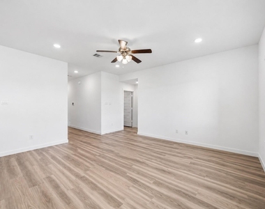 9522 Wall Street - Photo Thumbnail 8