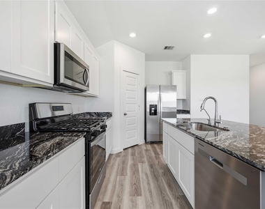 9522 Wall Street - Photo Thumbnail 12