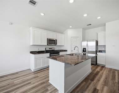 9522 Wall Street - Photo Thumbnail 10