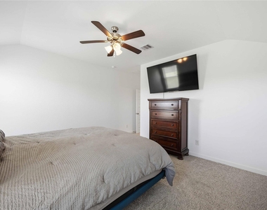 9522 Wall Street - Photo Thumbnail 15
