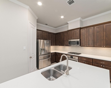 5020 Dickson Street - Photo Thumbnail 5