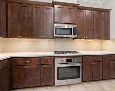 5020 Dickson Street - Photo Thumbnail 6