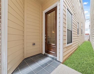 5020 Dickson Street - Photo Thumbnail 2