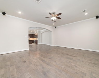 5020 Dickson Street - Photo Thumbnail 11