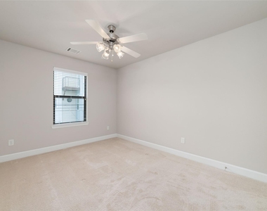 5020 Dickson Street - Photo Thumbnail 24