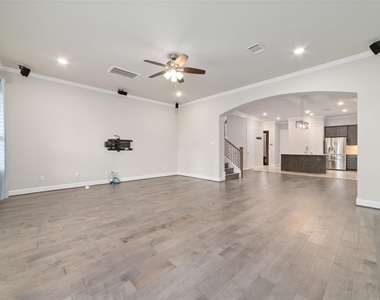5020 Dickson Street - Photo Thumbnail 12