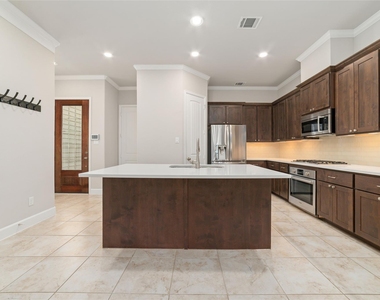 5020 Dickson Street - Photo Thumbnail 4