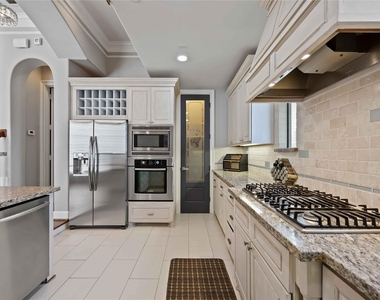 328 Bomar Street - Photo Thumbnail 10