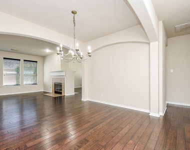 9135 Edgeloch Drive - Photo Thumbnail 3