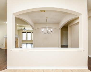 9135 Edgeloch Drive - Photo Thumbnail 5