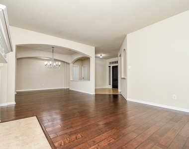 9135 Edgeloch Drive - Photo Thumbnail 8