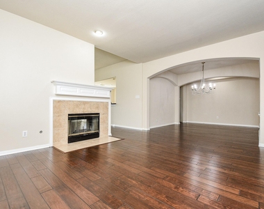 9135 Edgeloch Drive - Photo Thumbnail 7